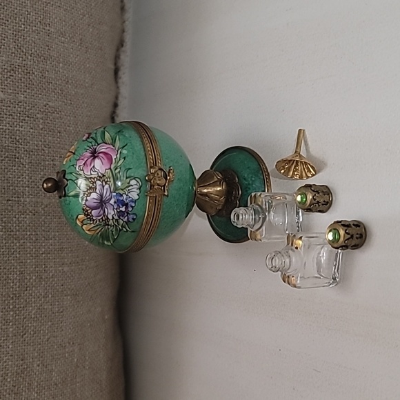 L.MOGE FRANCE VINTAGE UNIQUE W/3 MINIATURES PERFUMES BOTTLE PERFECT CONDITION !! - Picture 14 of 14